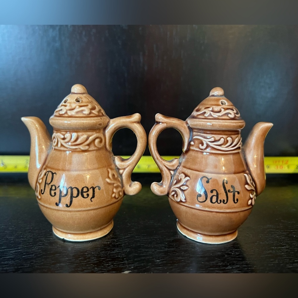 Vintage Brown Kettle Salt Pepper Shaker Set